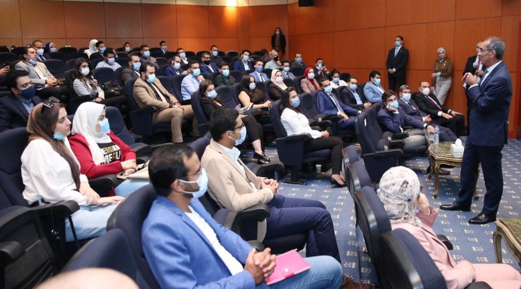وزير الاتصالات يلتقى المستفيدين من مبادرتى "وظيفة تك" و"شغلك من بيتك" بعد التحاقهم بسوق العمل