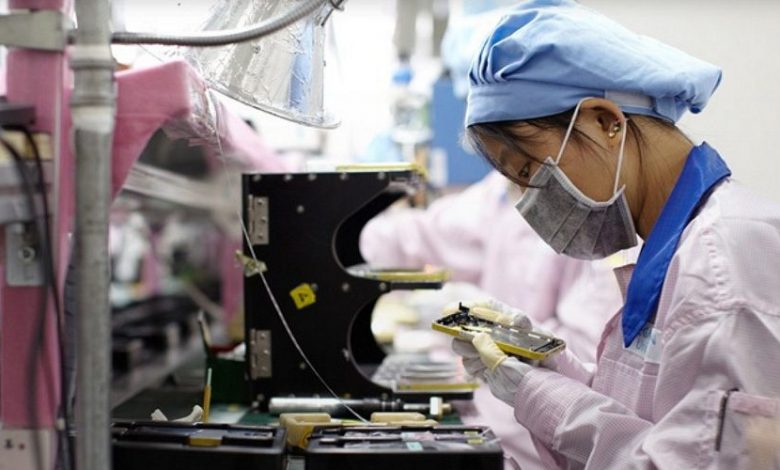 Factories belonging to "Apple" and "Amazon" force Uyghur Muslim laborers to "forcibly" or torture labor