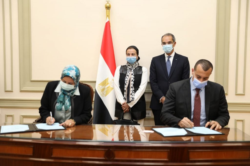 إتفاق بين البيئة والاتصالات لتسهيل إنشاء ابراج المحمول