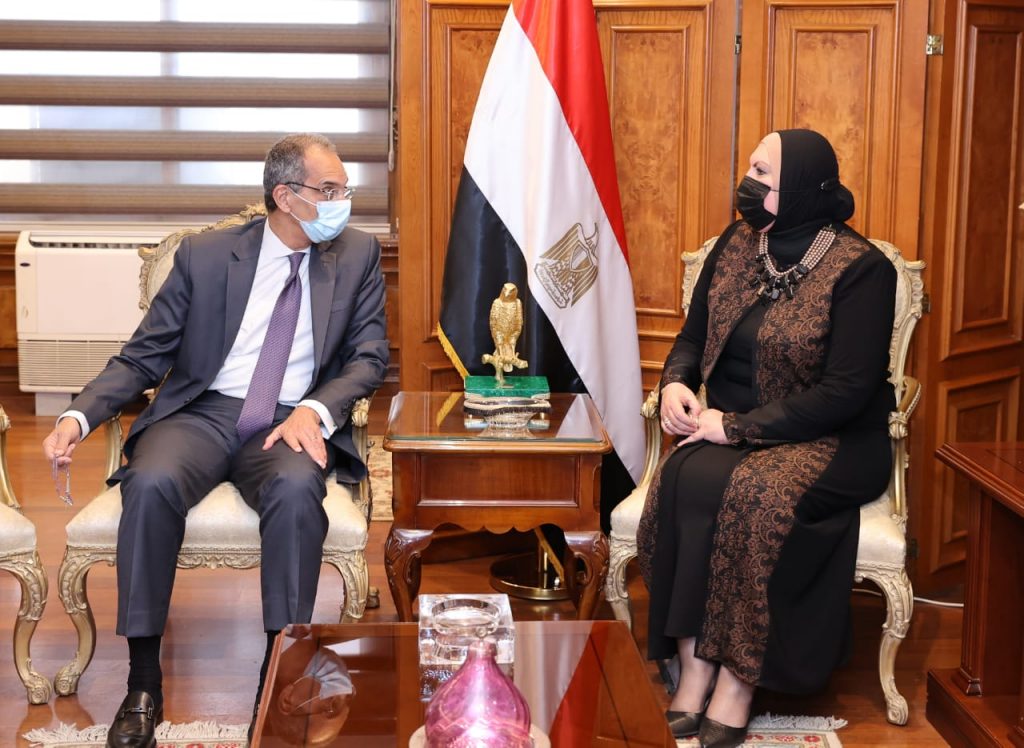 فى مدينة المعرفة .. إنشاء مركز إبداع صناعى بالتنسيق بين "الاتصالات" و"الصناعة" و"سيمنز"