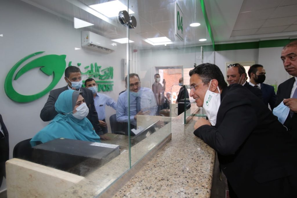 فاروق يتفقد مكاتب بريد مُطورة