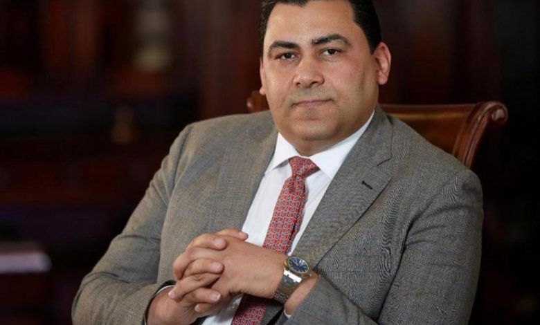 عادل حامد الرئيس التنفيذي لـ الشركة المصرية للاتصالات
