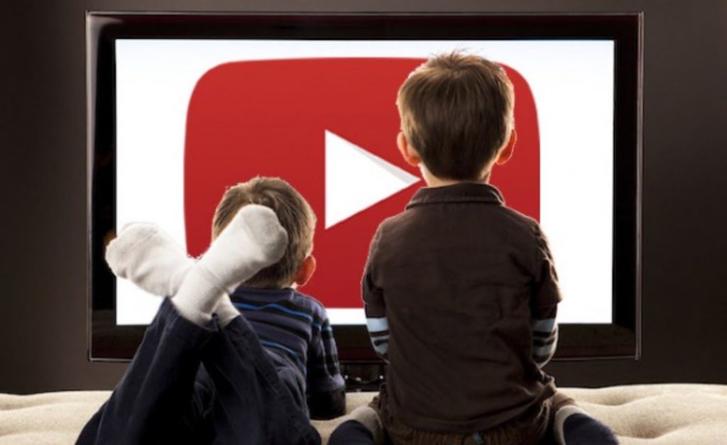 الأطفال في مصر يقضون أكثر من ثلث وقتهم على YouTube