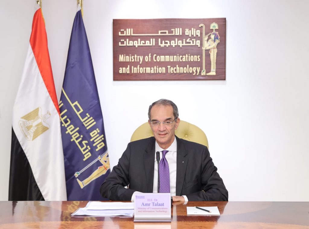وزير الاتصالات يلقي كلمة في منتدى باريس للسلام