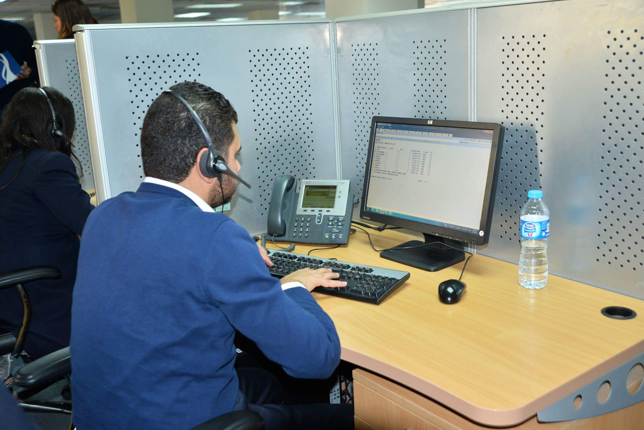المصرية للاتصالات تقرر صرف 3500 جنيه لموظفي التعهيد .. ما القصة ؟