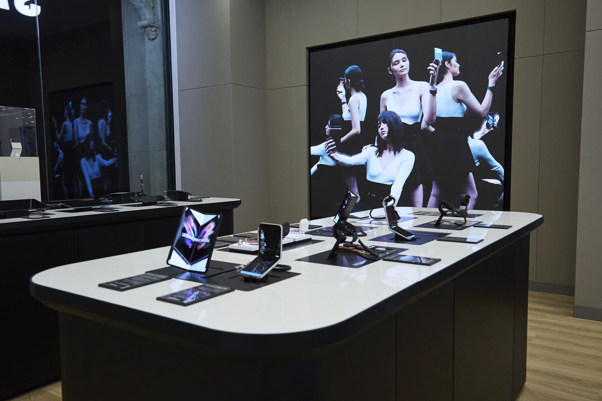 samsung store