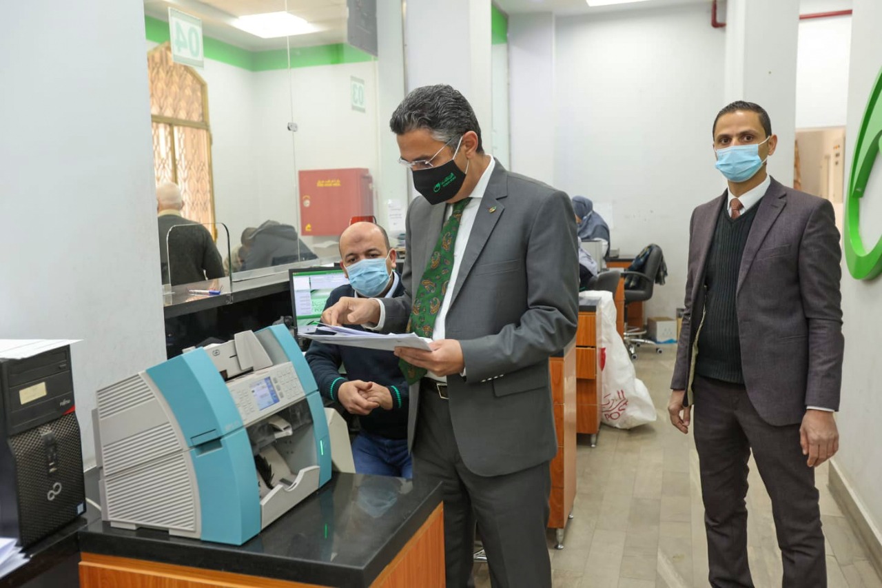 الدكتور شريف فاروق رئيس مجلس إدارة الهيئة القومية للبريد، خلال جولته التفقدية