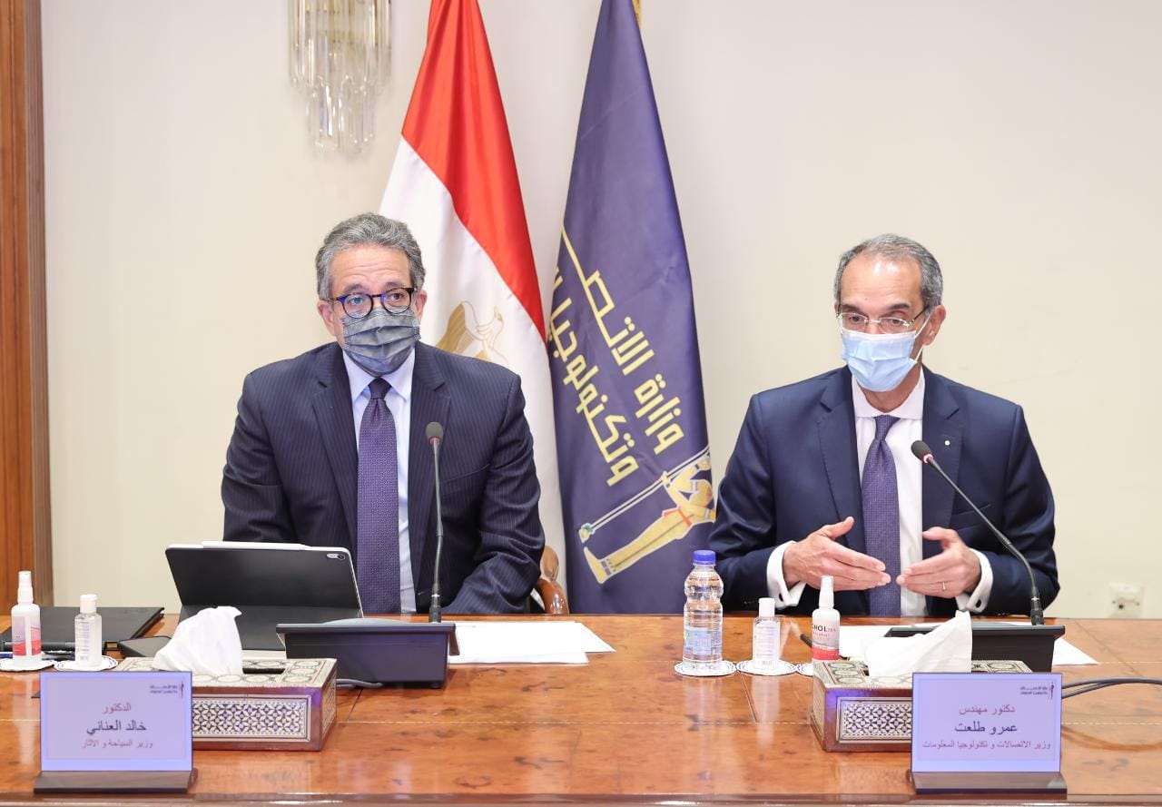 وزير الاتصالات يتابع موقف رفع سرعات الإنترنت في الفنادق