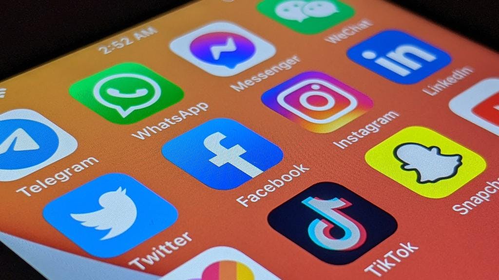 اقلع عن منصات التواصل الاجتماعي واربح 2000 دولار