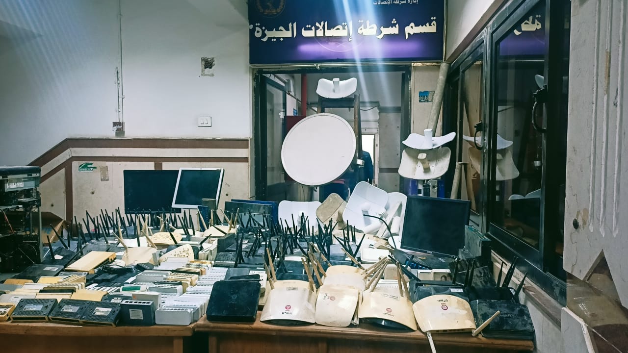 شبكات غير شرعية تم ضبطها في ثلاث مناطق بالجيزة