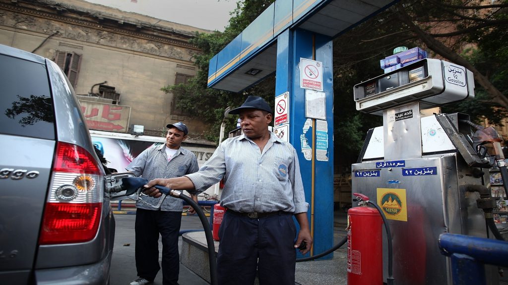 اتاحة صرف المعاشات ومرتبات الموظفين في مصر عبر الـ POS في محطات البنزين