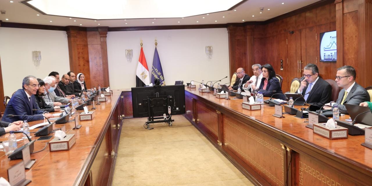 وزيرا السياحة والآثار والاتصالات وتكنولوجيا المعلومات يتابعان الموقف التنفيذى لرفع كفاءة سرعات خدمة الإنترنت