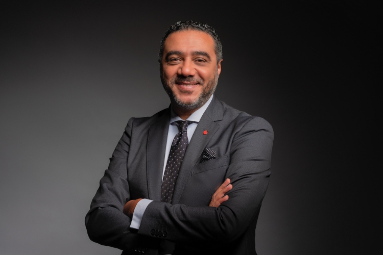 أيمن عصام، رئيس قطاع الشئون الخارجية والقانونية بشركة فودافون مصر
