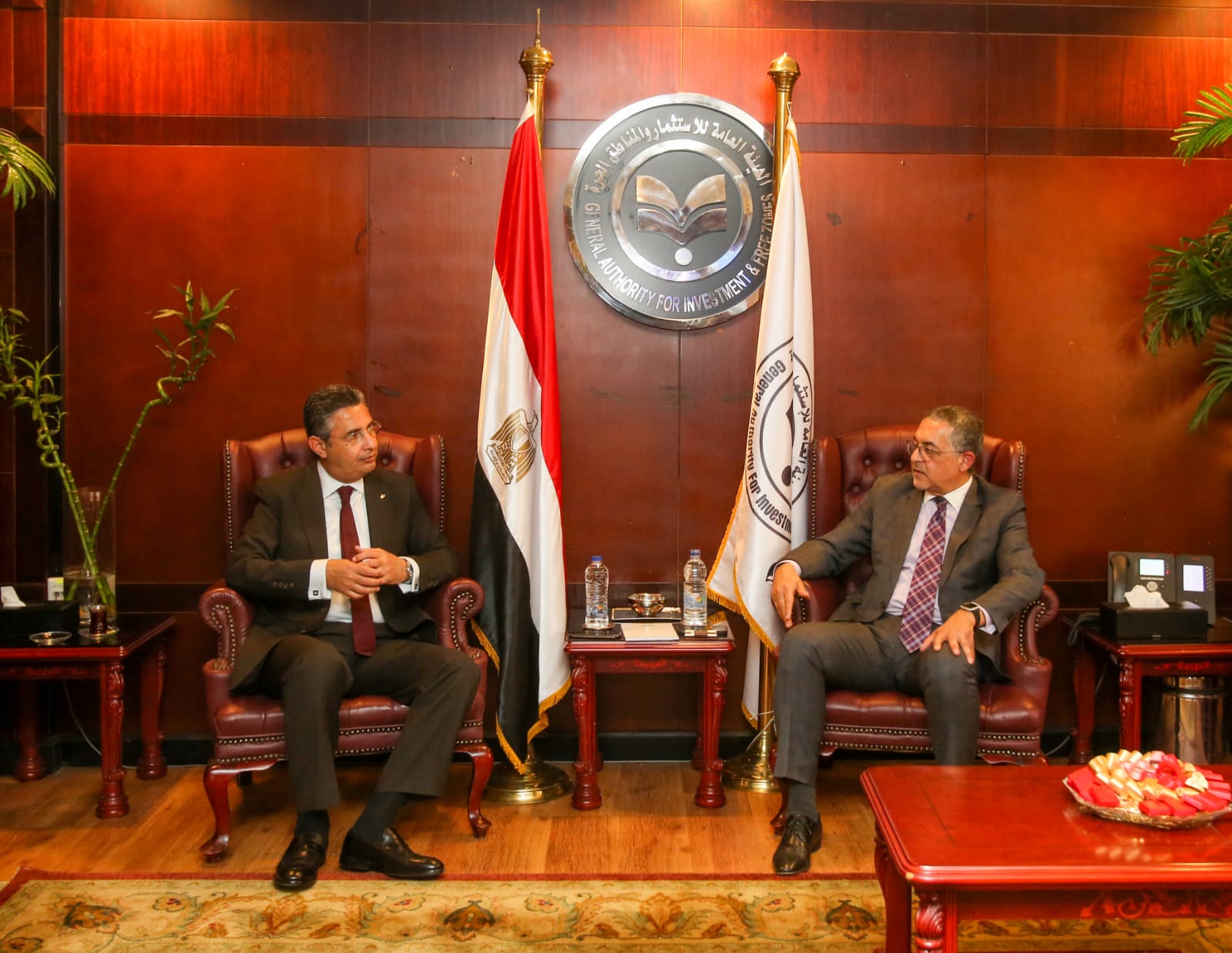 رئيس البريد يلتقى رئيس هيئة الاستثمار