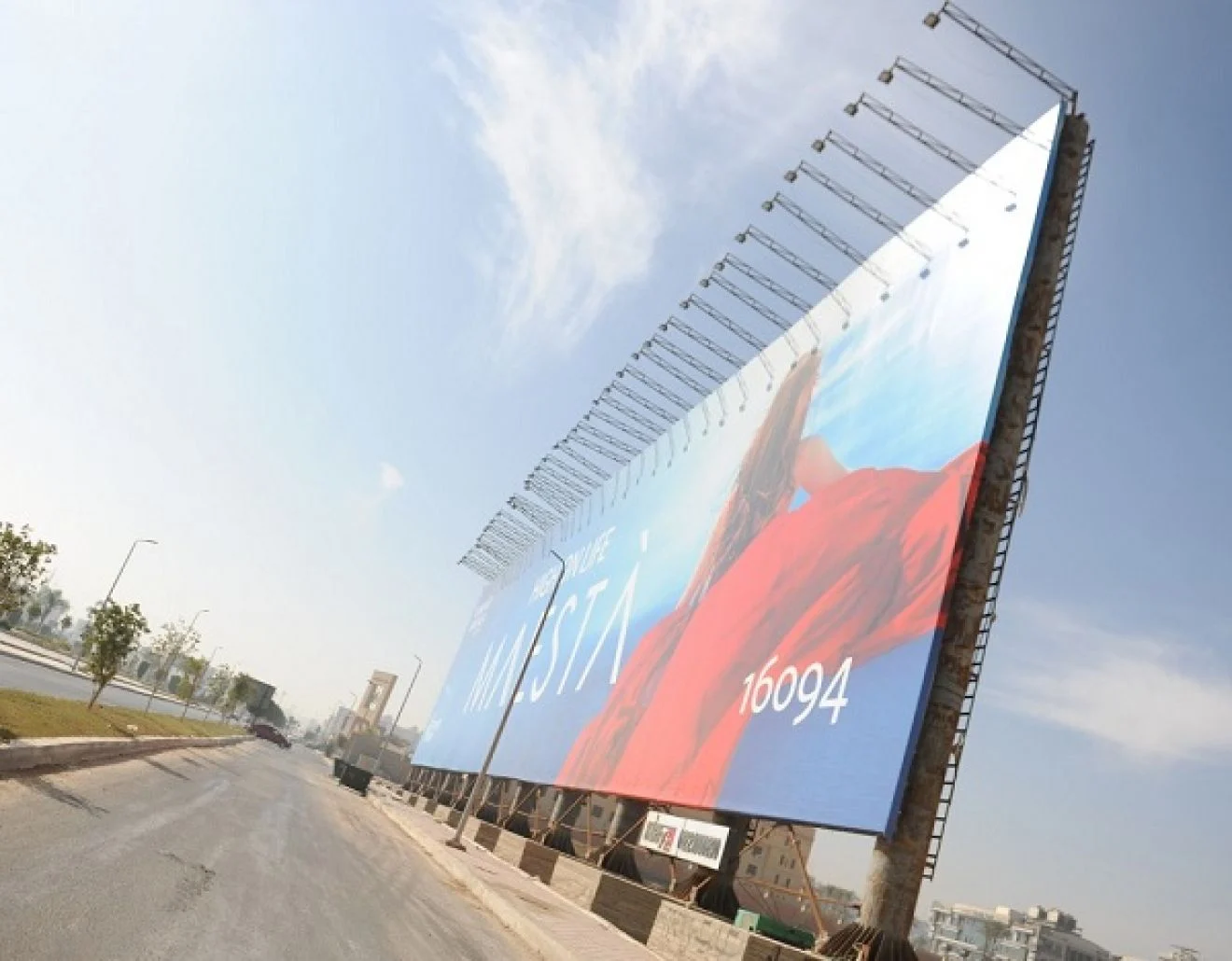 تقرير AdMazad يرصد نمو إعلانات الطرق في 2022