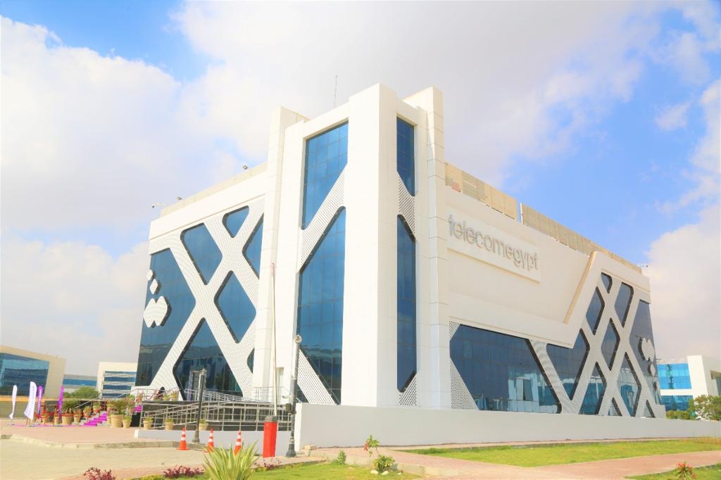 مركز البيانات الدولي RDH التابع للمصرية للاتصالات يحصل على الشهادة الذهبية للاستدامة في أفريقيا من معهد "Uptime"