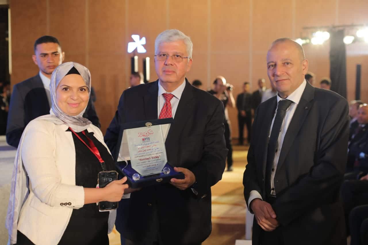 وزيرا التعليم العالي والعمل يشهدان حفل تخرج الدفعة الأولى من طلاب الجامعات التكنولوجية