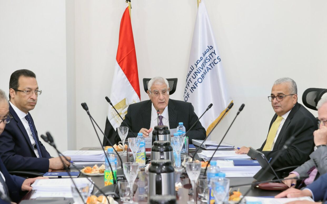 مجلس أمناء جامعة مصر للمعلوماتية خلال احدى الاجتماعات