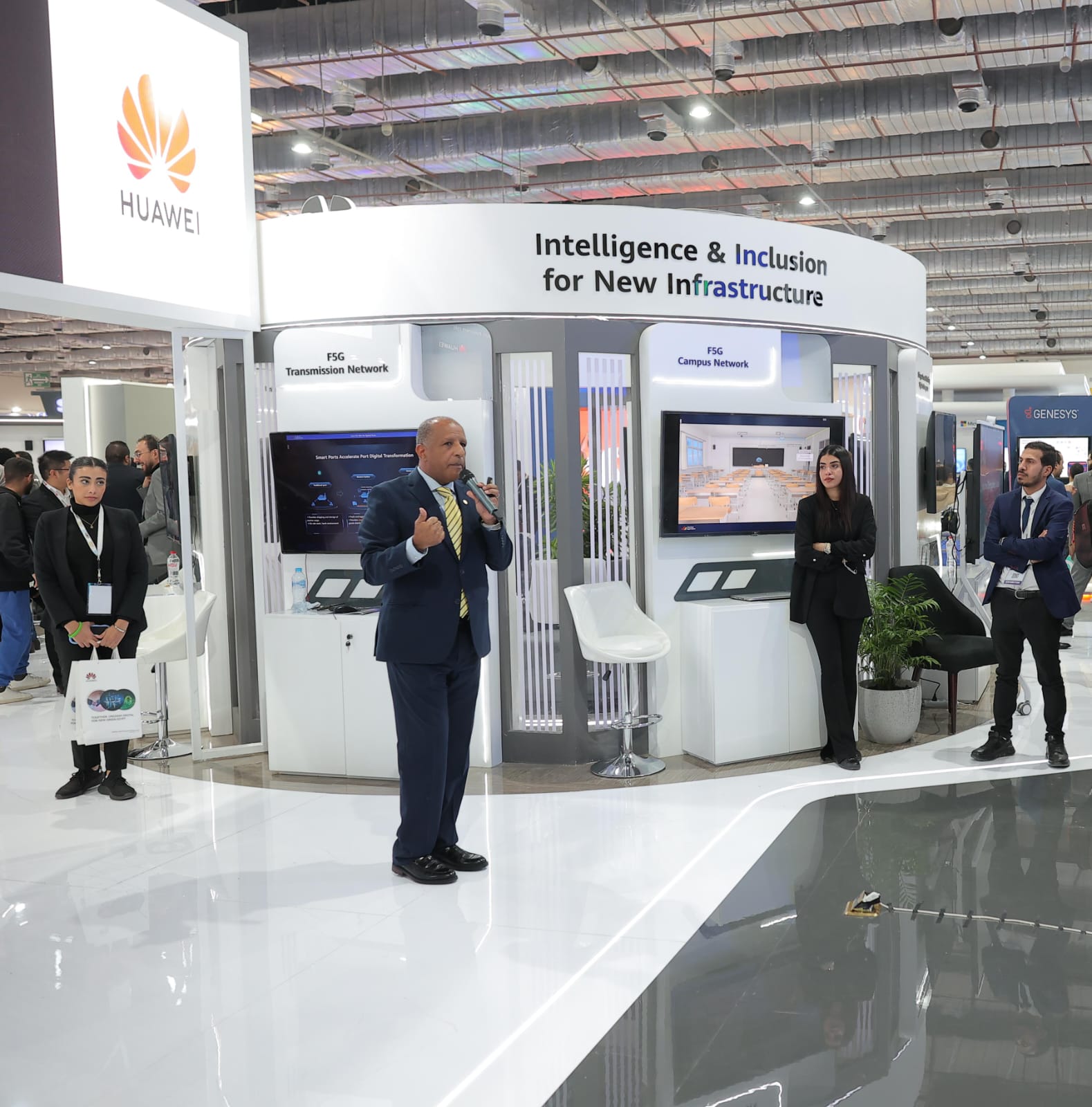 المهندس مدحت محمود، رئيس قطاع التحول الرقمي والخدمات العامة بشركة هواوي شمال أفريقيا يتحدث عن Cairo OpenLab
