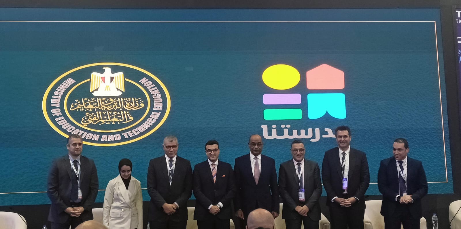 ما دور التقنيات التفاعلية والذكاء الاصطناعي في تحسين المنظومة التعليمية ؟
