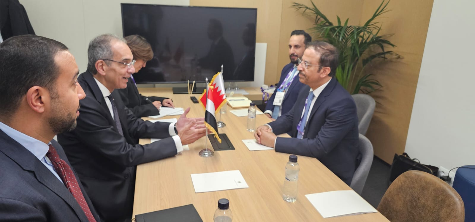 "طلعت" يبحث مع وزير الاتصالات البحريني التعاون فى التحول الرقمى والتكنولوجيا المالية