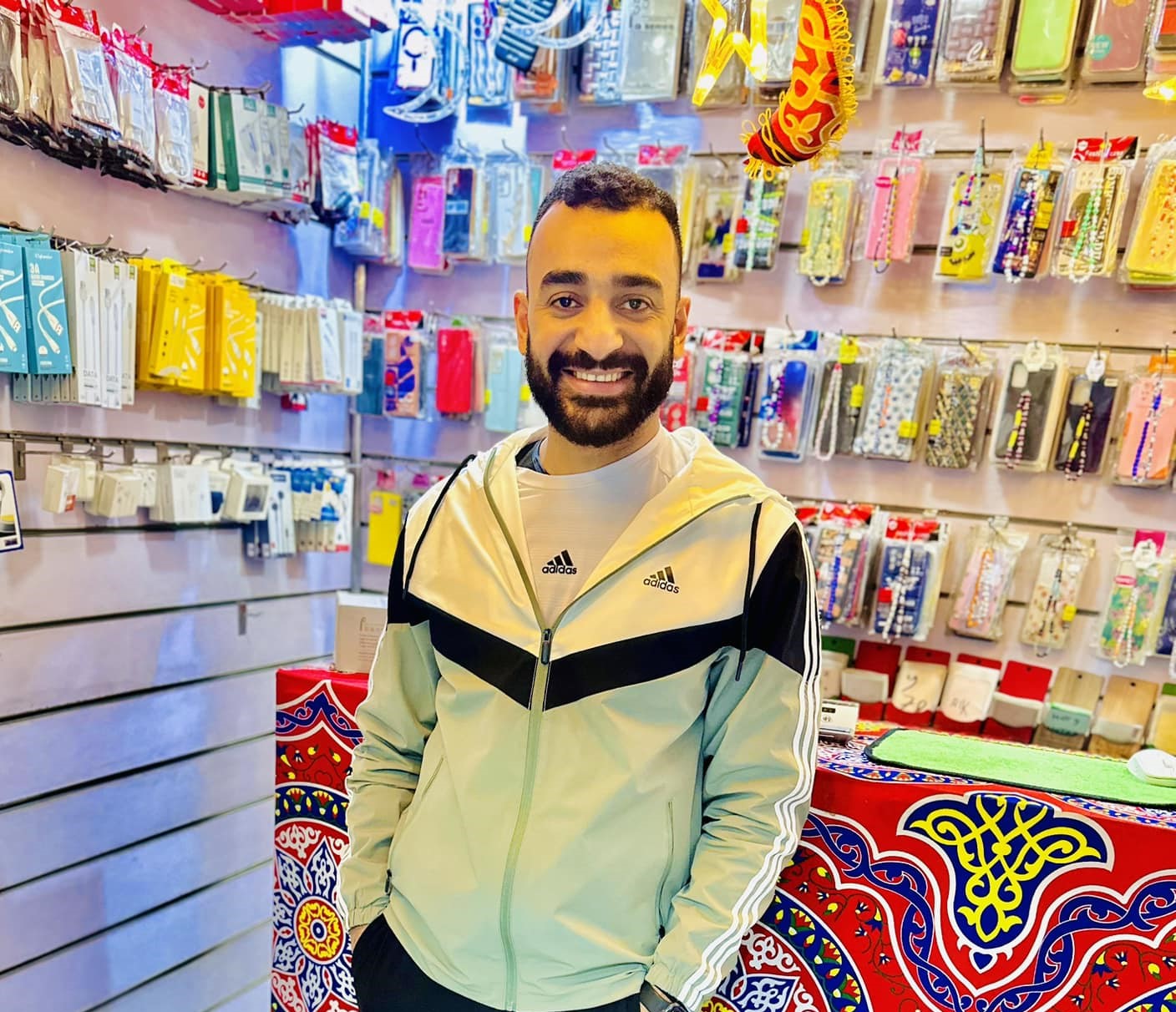 محمد أبو سعيد، صاحب محل "الجوكر" للهواتف