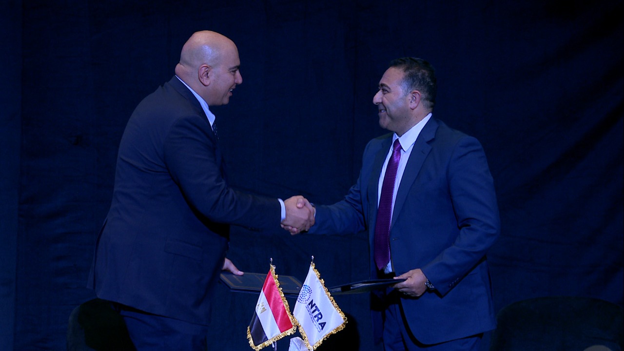 "تنظيم الاتصالات" يوقع مذكرة تفاهم مع شركة MCS لتطوير وتأهيل الخريجين