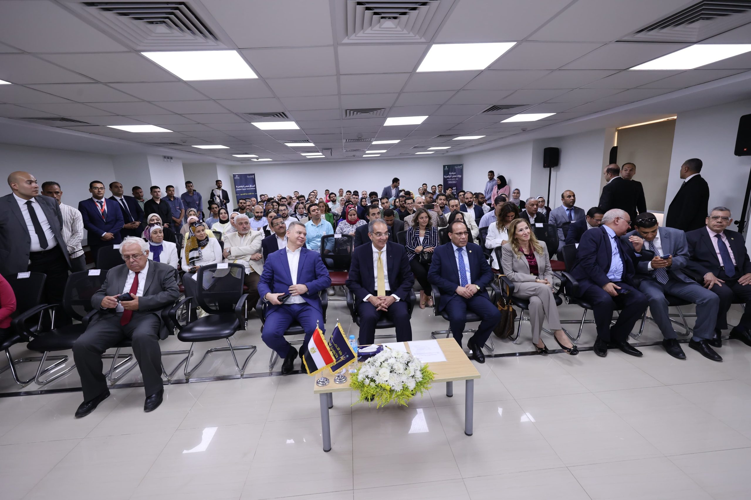 وزير الاتصالات يتفقد مركز كريتيفا في الإسماعيلية