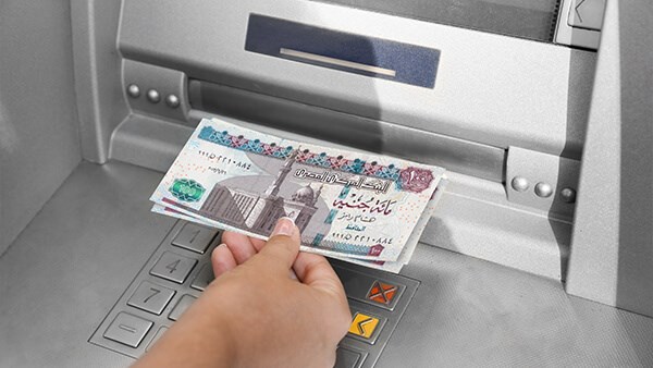 رسوم السحب والاستعلام عن الرصيد من ماكينات الصراف الآلي في مصر