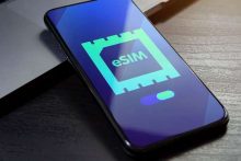 خاص.. شركات المحمول تتيح نقل الشريحة الإلكترونية eSIM بين الهواتف دون زيارة الفروع