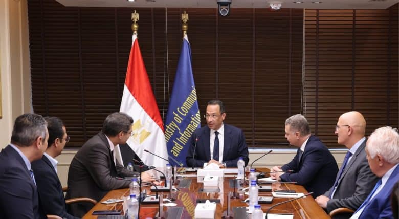 وزير الاتصالات يبحث مع مجموعة "سيستمز ليمتد" العالمية خطط التوسع في مصر