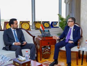 وزارة التخطيط تبحث مع "لينكدإن" توجيه التدريب إلى وظائف الذكاء الاصطناعي